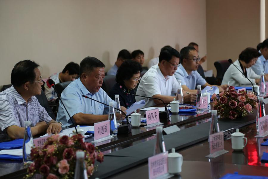 董事長(cháng)、總經(jīng)理曲風(fēng)采在會(huì )議上做重要講話(huà)。 孫濤攝.jpg